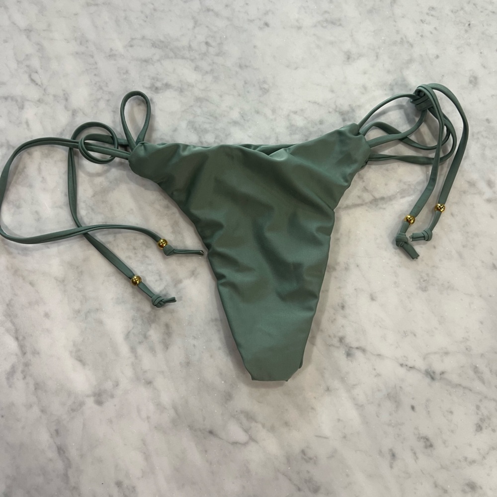 Awesome Green and Gold Bikini Bottoms 💚
